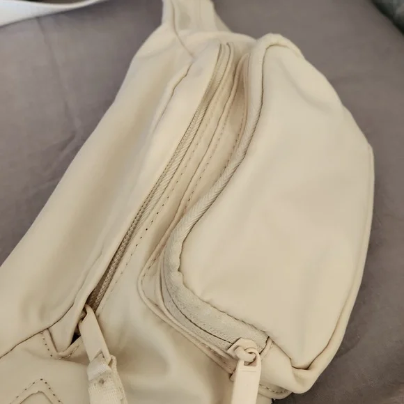 Fabletics Belt bag cream colored - Picture 2 of 12